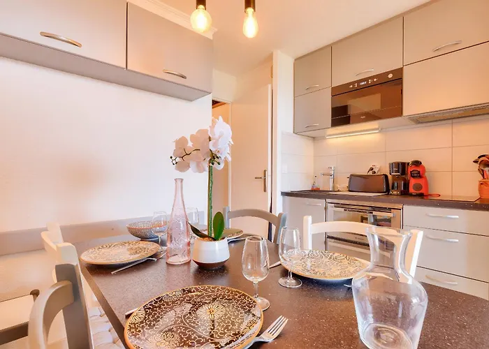 4 Personnes Vue Et Port De Plaisance